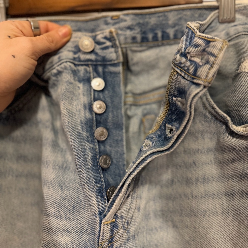 Levi's 501 women's jeans, light blue, size W32 L30 - Picture 5 of 10